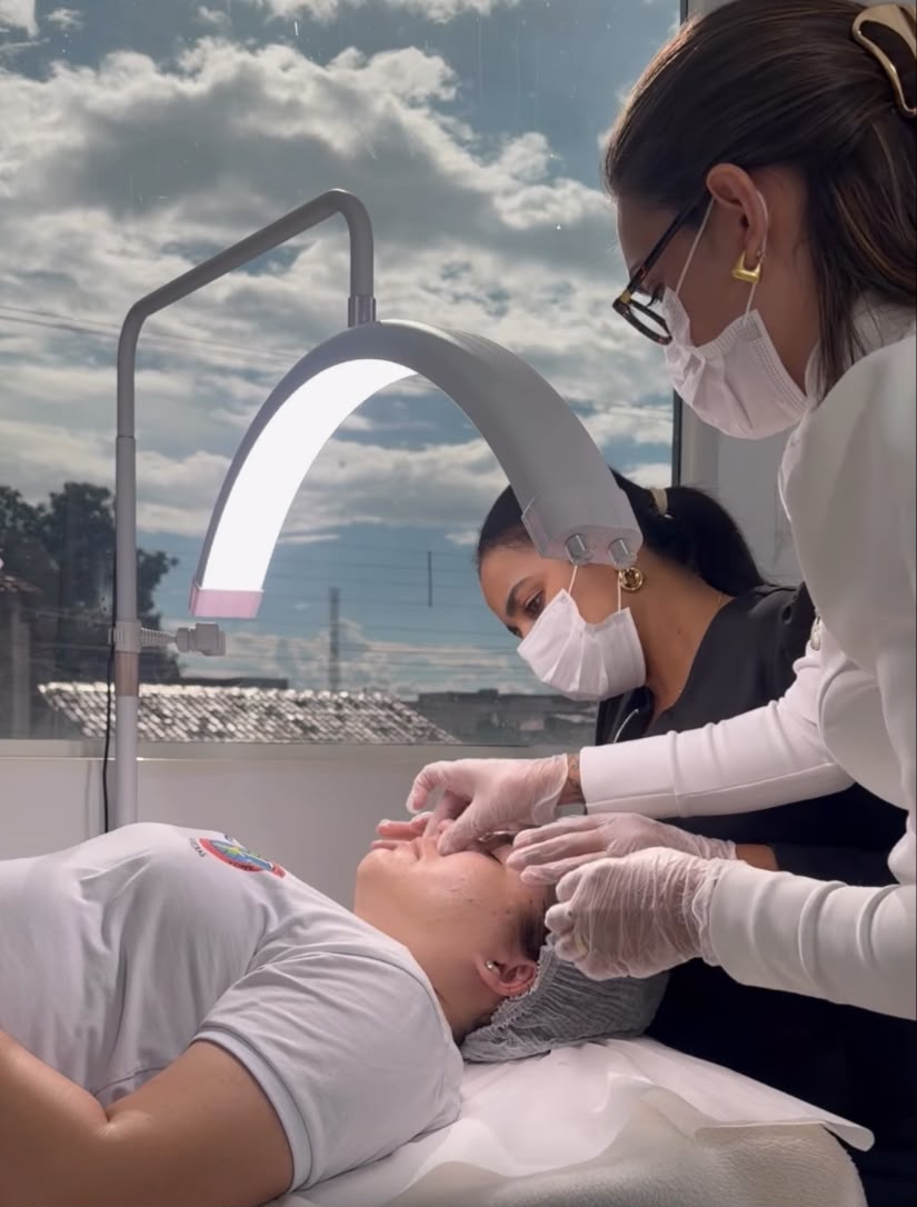 Cursos: Limpeza de Pele + Dermaplaning
